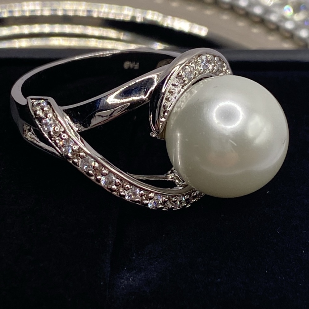 Pearl and Pave Crystal Ring - Picture 5 of 9